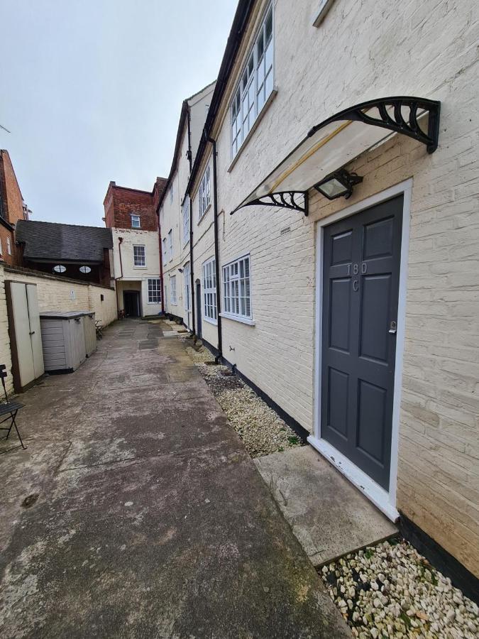 Coopers, Ground Floor Apartment With 2 Bedrooms And 2 Bathrooms Within A Georgian Listed Building Burton-upon-Trent Eksteriør billede