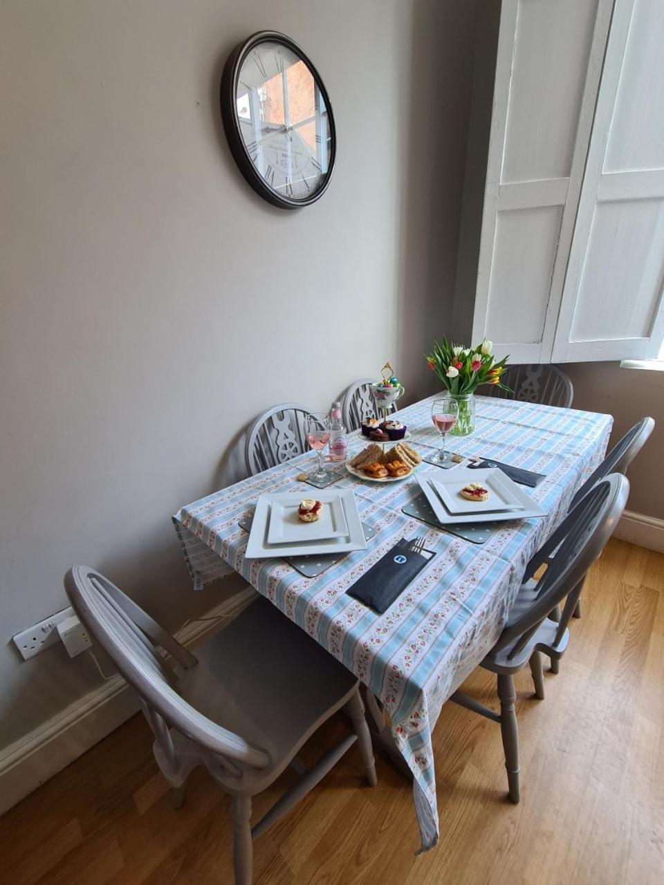 Coopers, Ground Floor Apartment With 2 Bedrooms And 2 Bathrooms Within A Georgian Listed Building Burton-upon-Trent Eksteriør billede